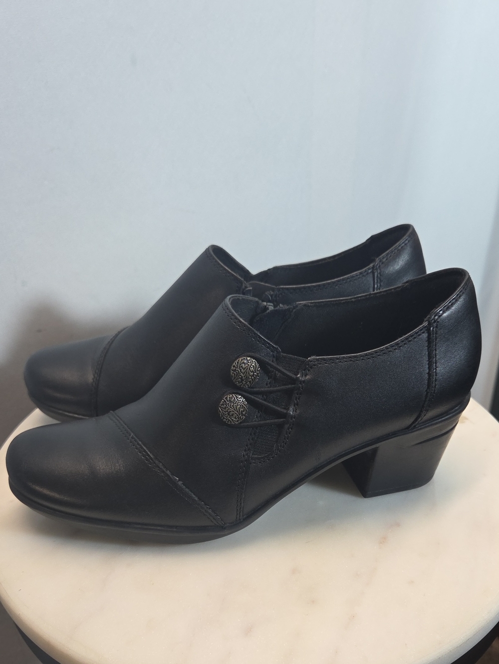 Clarks Womens Leather Heeled Shoes Size 6.5
